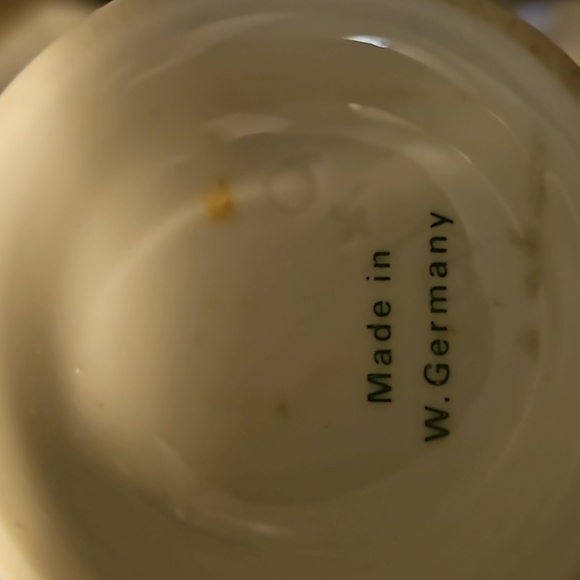 Beautiful vintage Ukranian design funnel vase - Picture 6 of 8